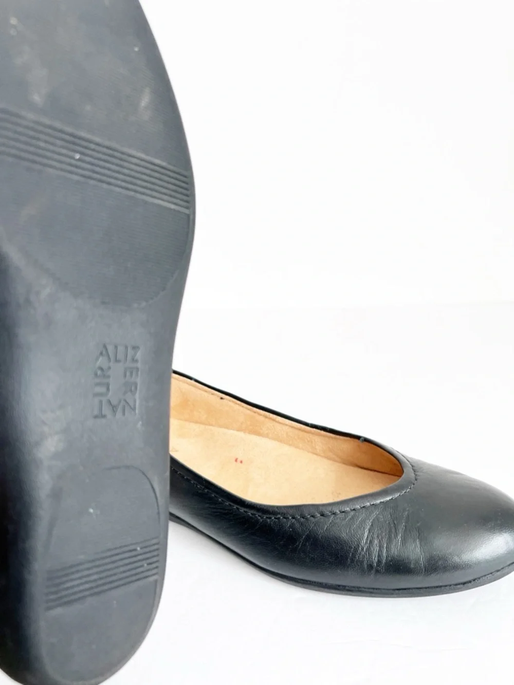 SZ 8 Naturalizer Classic Black Leather Ballet Flats - Women's Comfort Slip-Ons